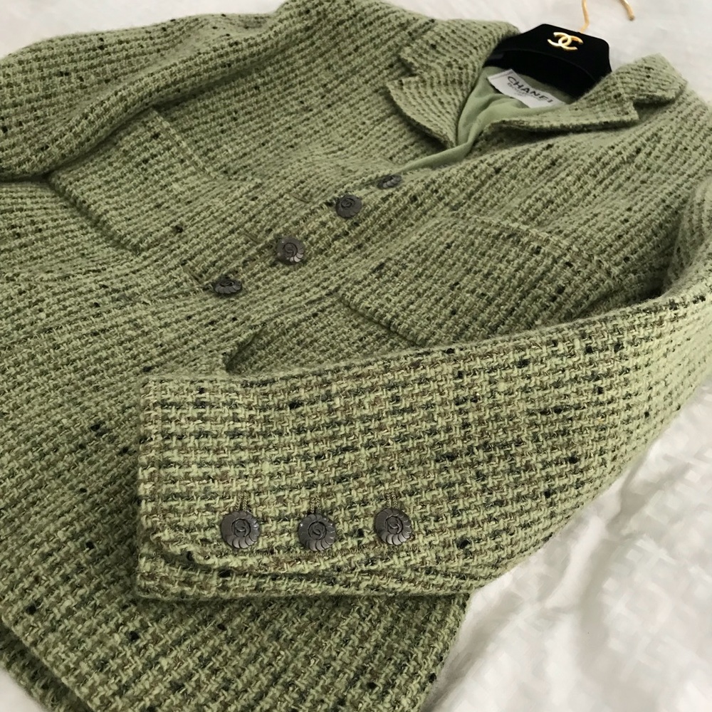 Chanel skirt suit - Picture 5 of 7